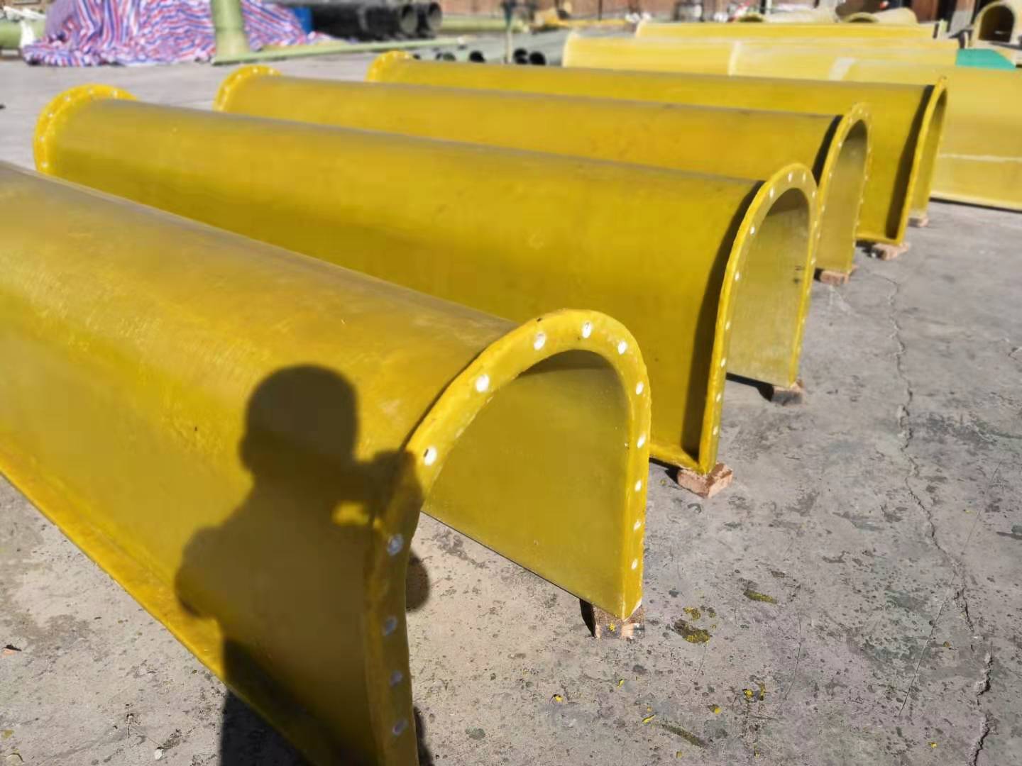 玻璃钢盖板具有良好的防滑性能-确保行人安全