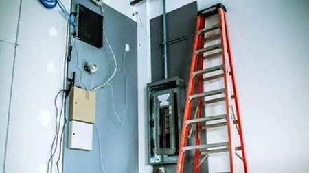 ���ߵ��¾�Ե���ϼ����׵���ѡ