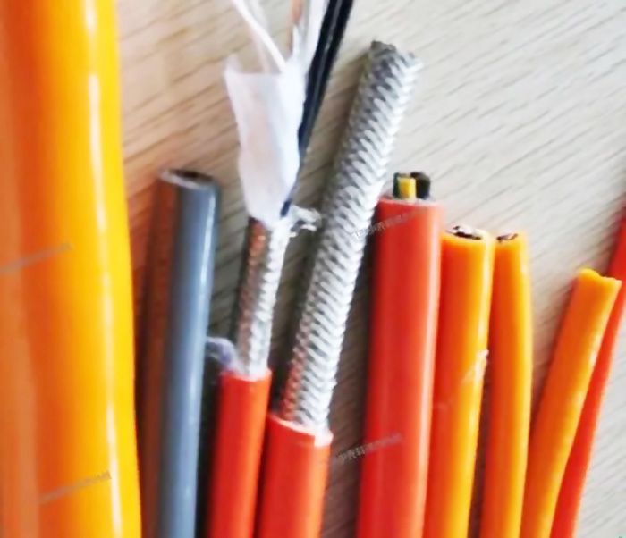 ������۰�������